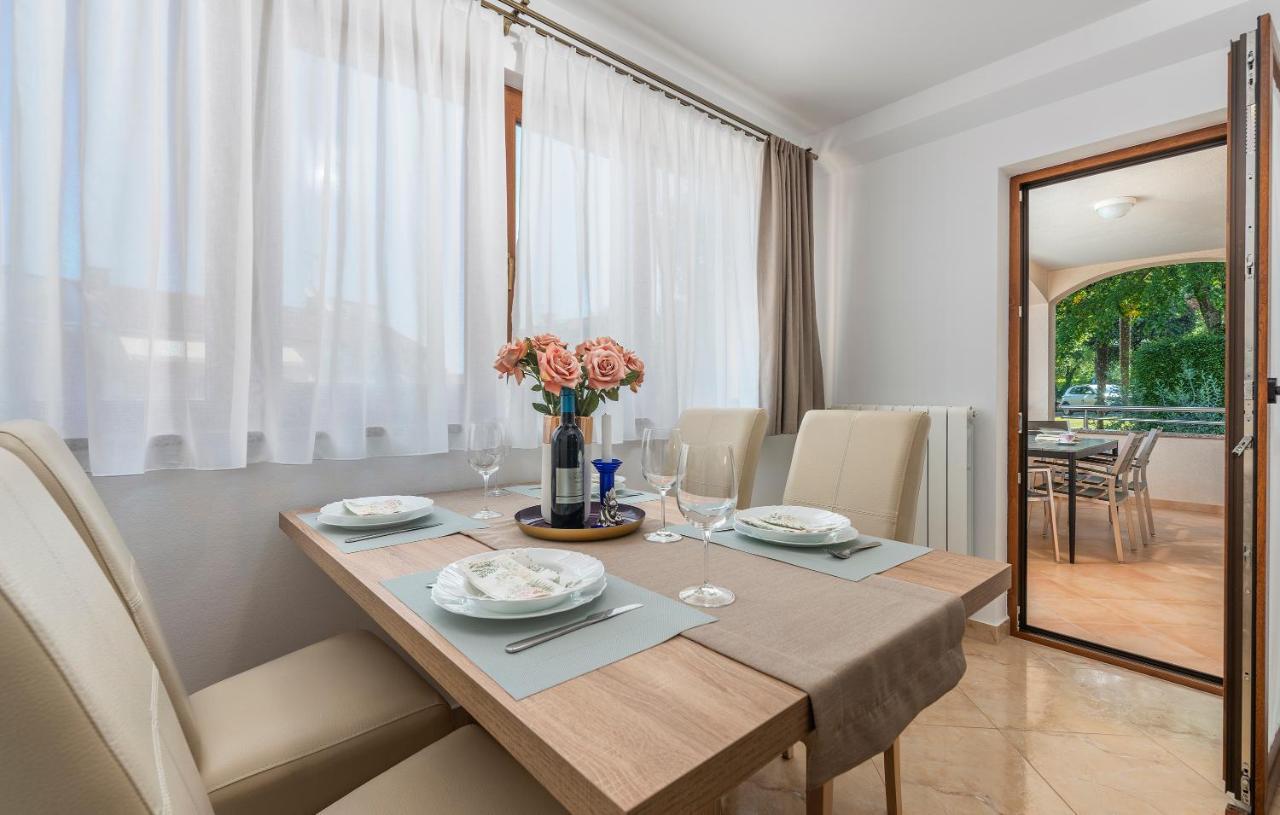 Apartments Villa Ana Πόρετς Εξωτερικό φωτογραφία