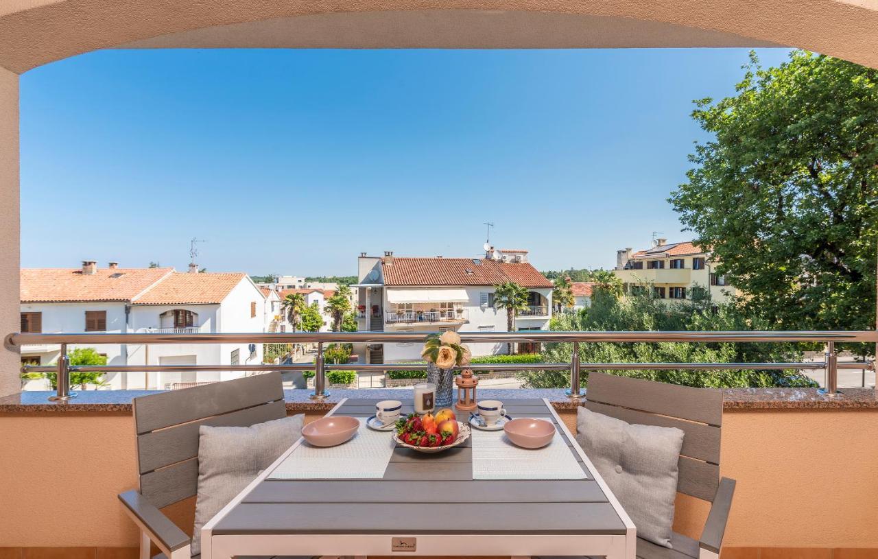 Apartments Villa Ana Πόρετς Εξωτερικό φωτογραφία