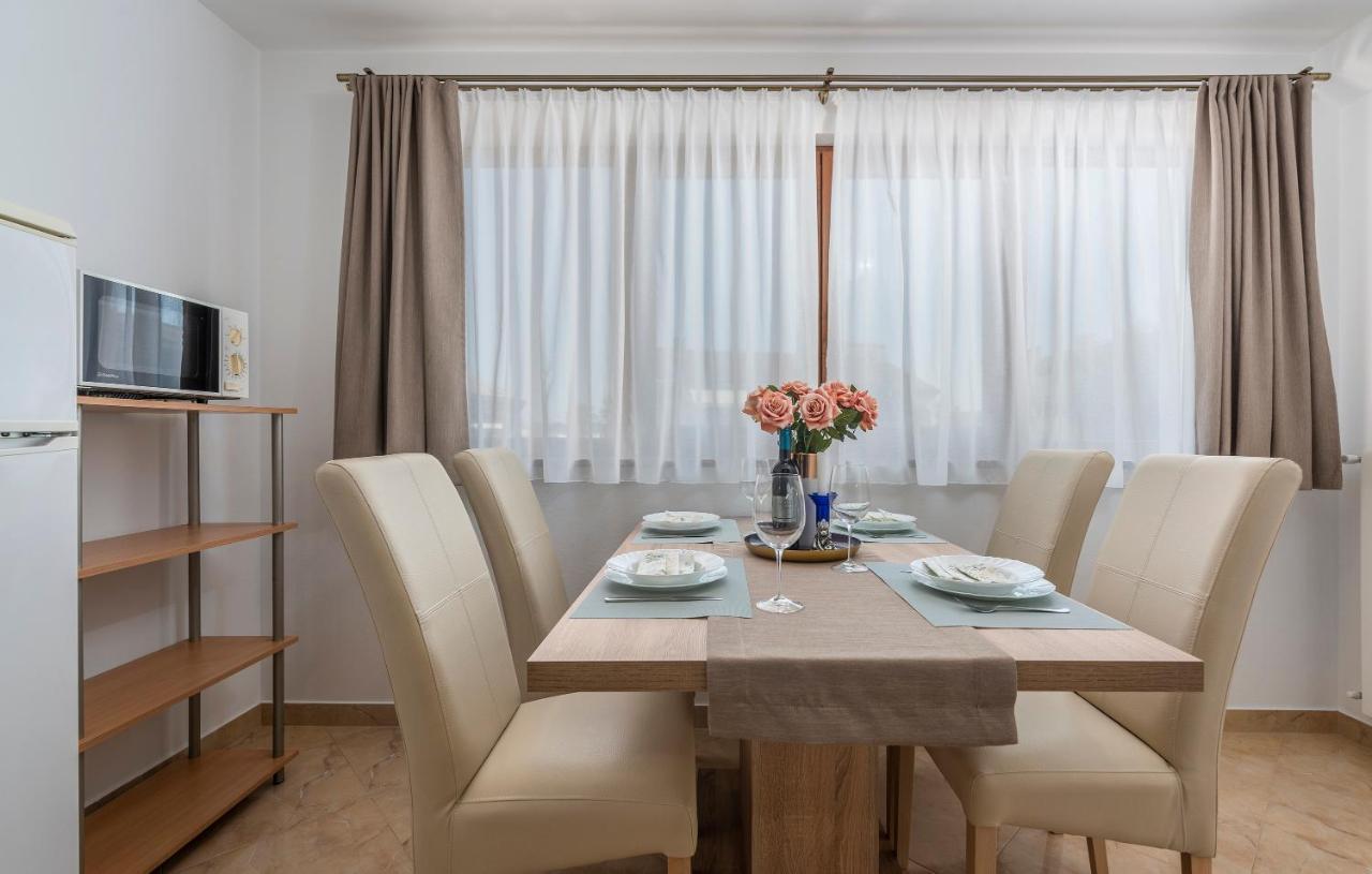 Apartments Villa Ana Πόρετς Εξωτερικό φωτογραφία