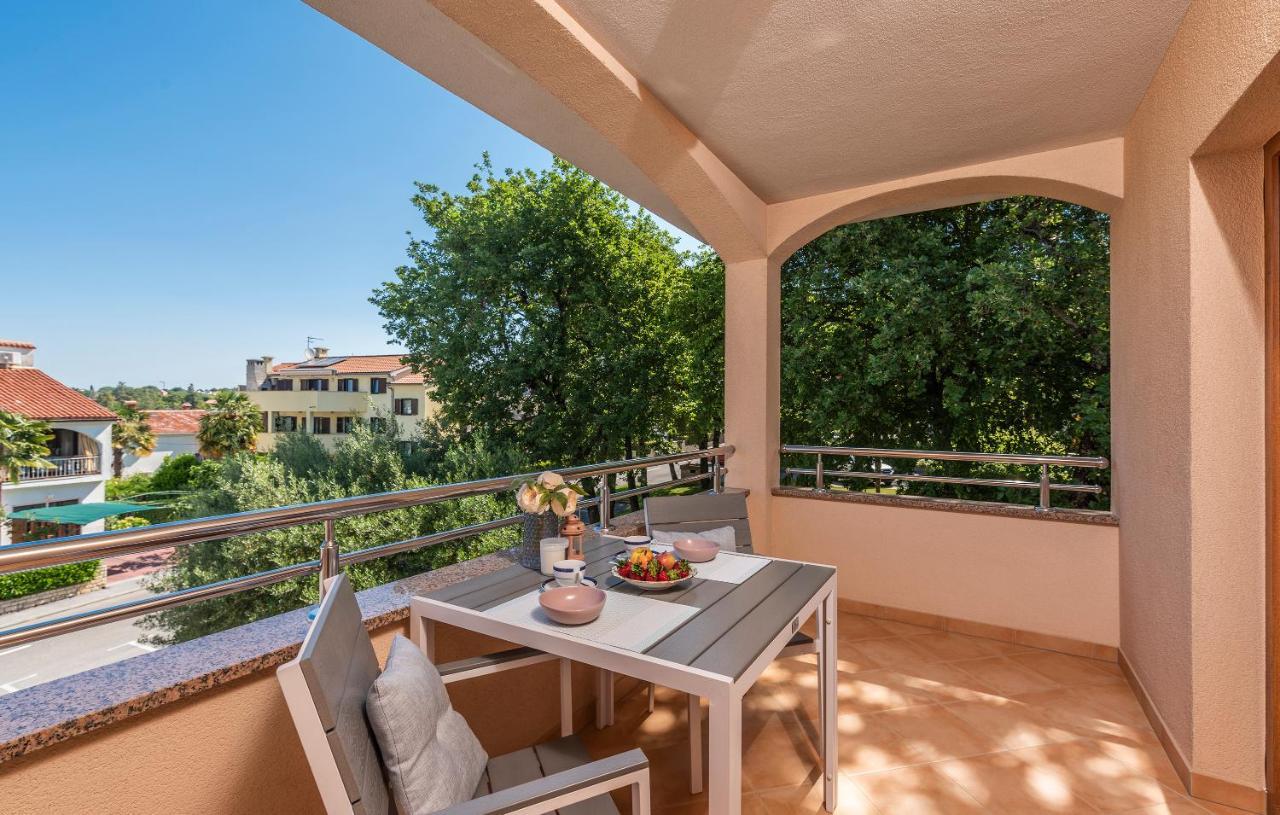 Apartments Villa Ana Πόρετς Εξωτερικό φωτογραφία