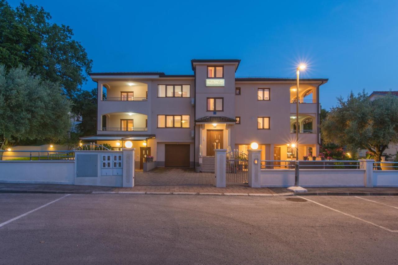Apartments Villa Ana Πόρετς Εξωτερικό φωτογραφία