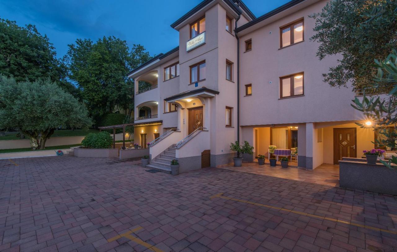 Apartments Villa Ana Πόρετς Εξωτερικό φωτογραφία