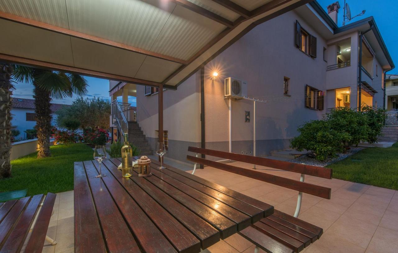 Apartments Villa Ana Πόρετς Εξωτερικό φωτογραφία