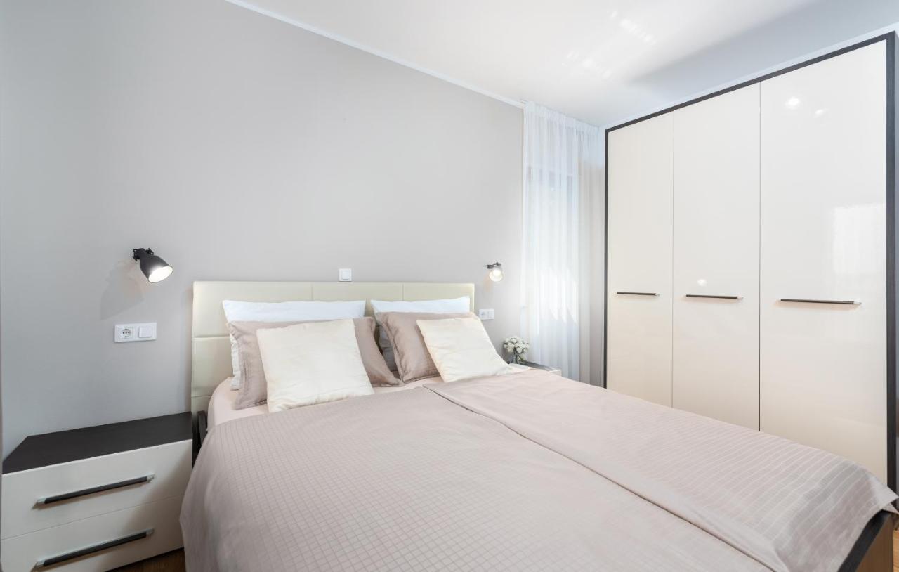 Apartments Villa Ana Πόρετς Εξωτερικό φωτογραφία