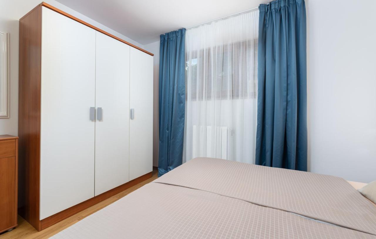 Apartments Villa Ana Πόρετς Εξωτερικό φωτογραφία