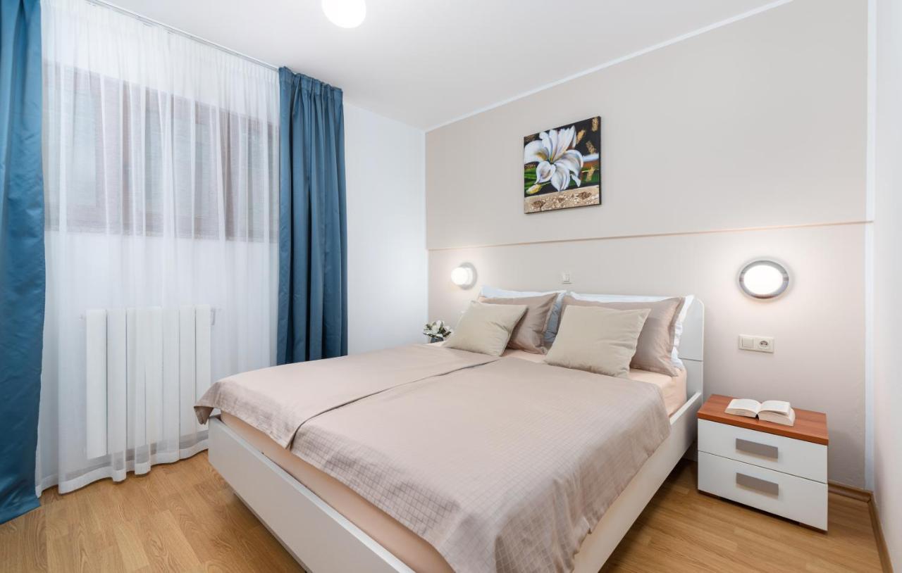 Apartments Villa Ana Πόρετς Εξωτερικό φωτογραφία