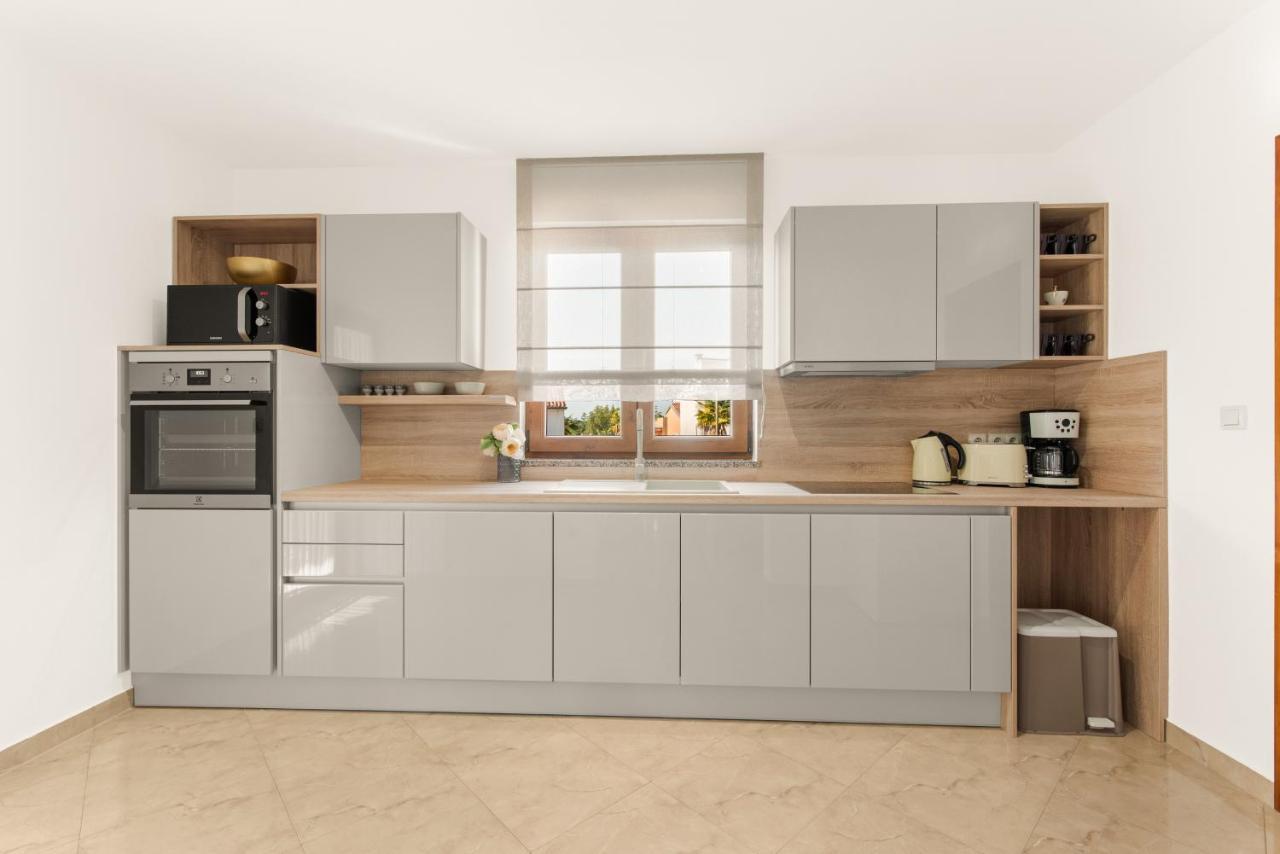 Apartments Villa Ana Πόρετς Εξωτερικό φωτογραφία