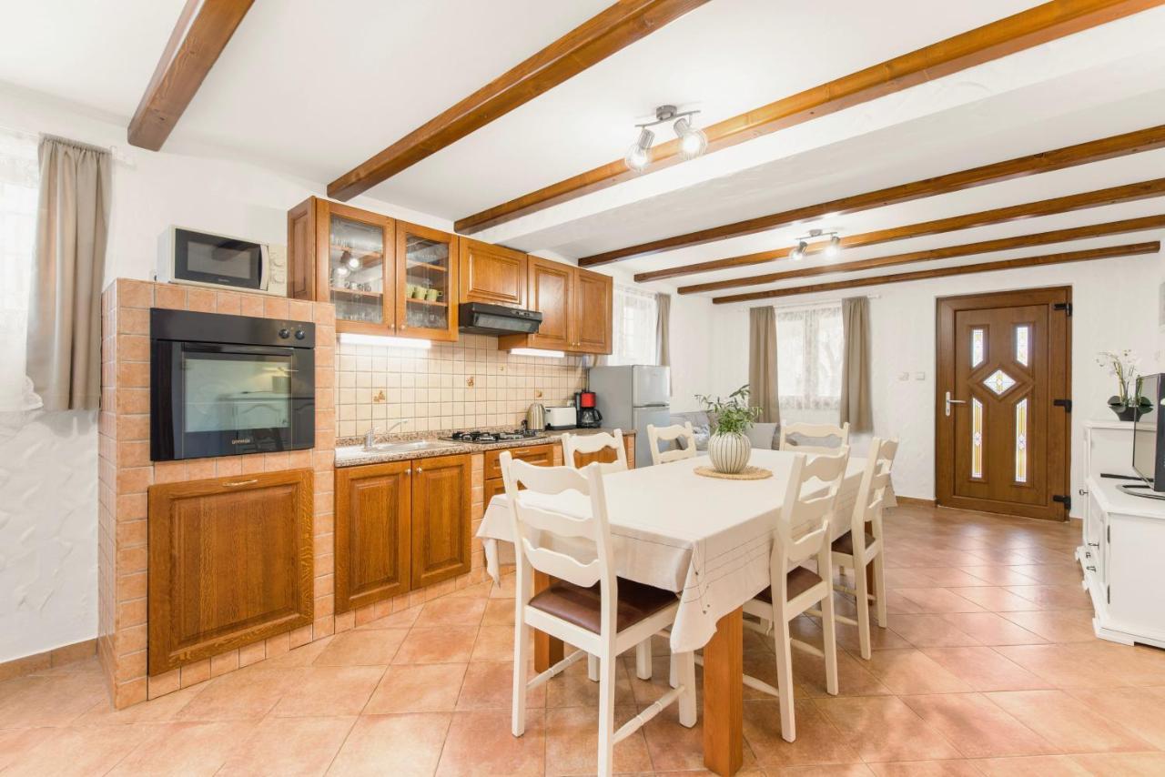 Apartments Villa Ana Πόρετς Εξωτερικό φωτογραφία