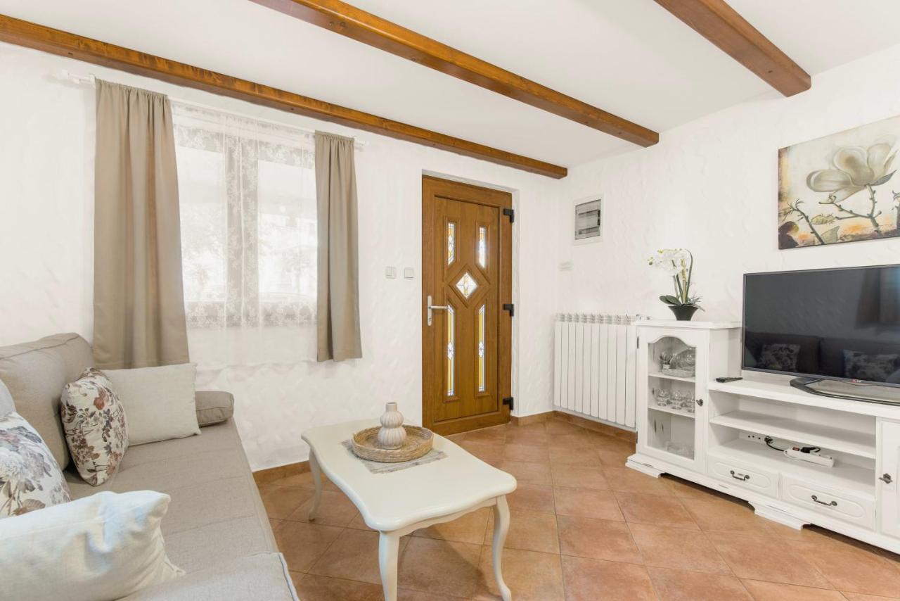 Apartments Villa Ana Πόρετς Εξωτερικό φωτογραφία