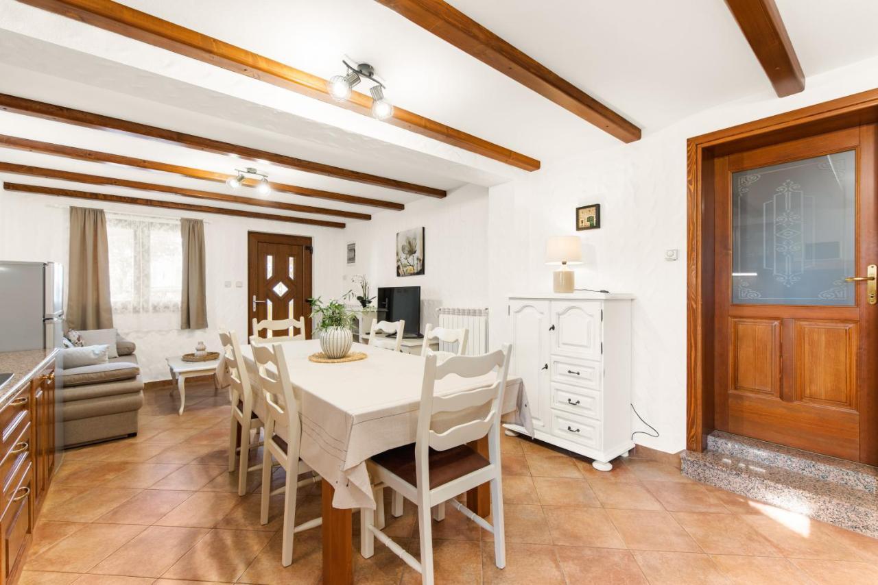 Apartments Villa Ana Πόρετς Εξωτερικό φωτογραφία