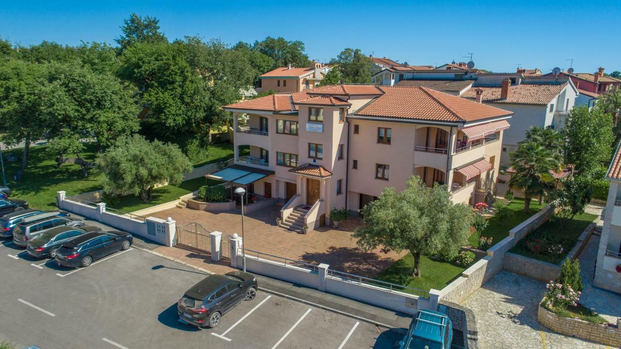 Apartments Villa Ana Πόρετς Εξωτερικό φωτογραφία