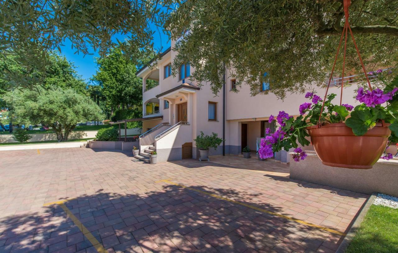 Apartments Villa Ana Πόρετς Εξωτερικό φωτογραφία