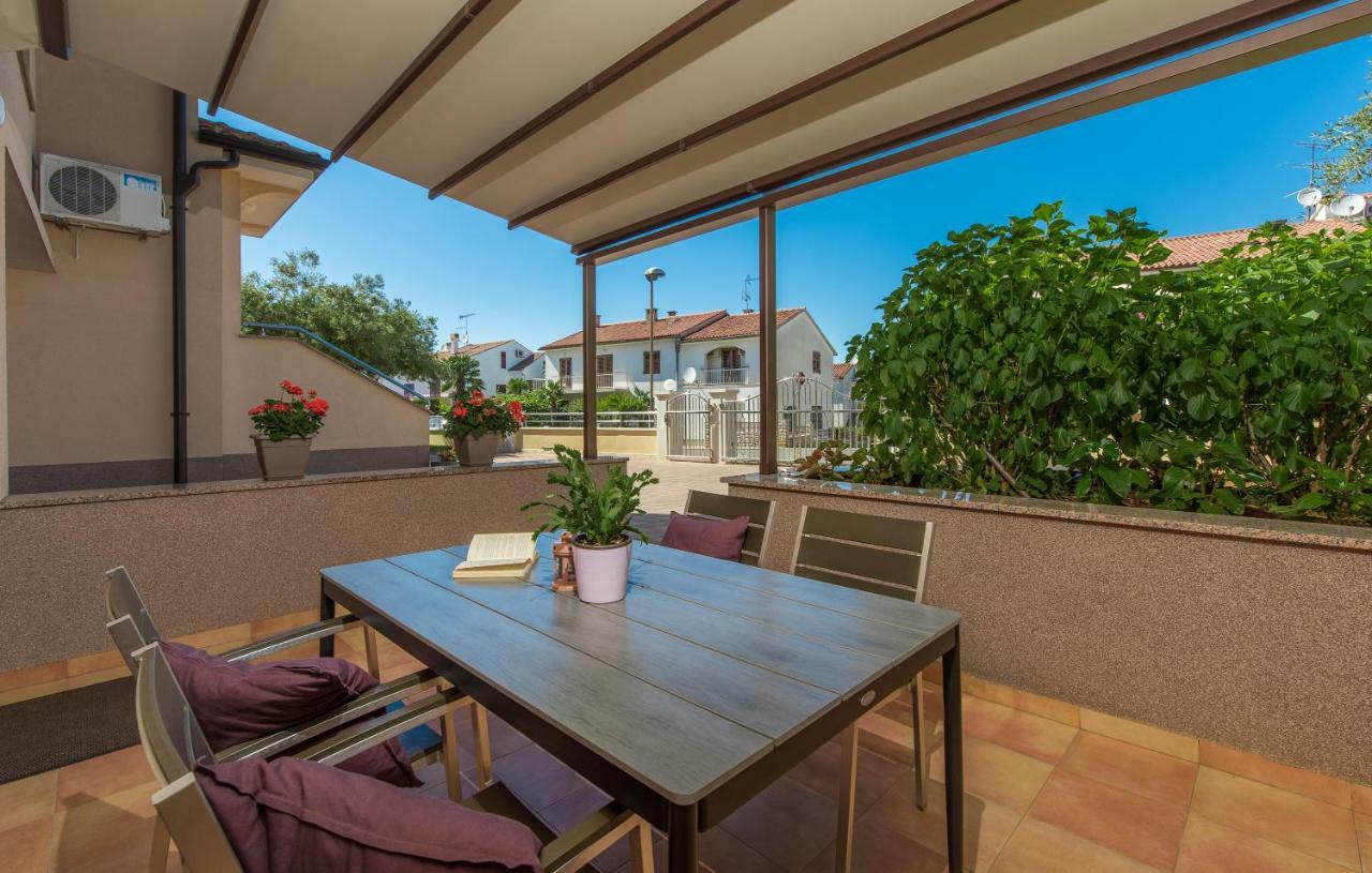 Apartments Villa Ana Πόρετς Εξωτερικό φωτογραφία