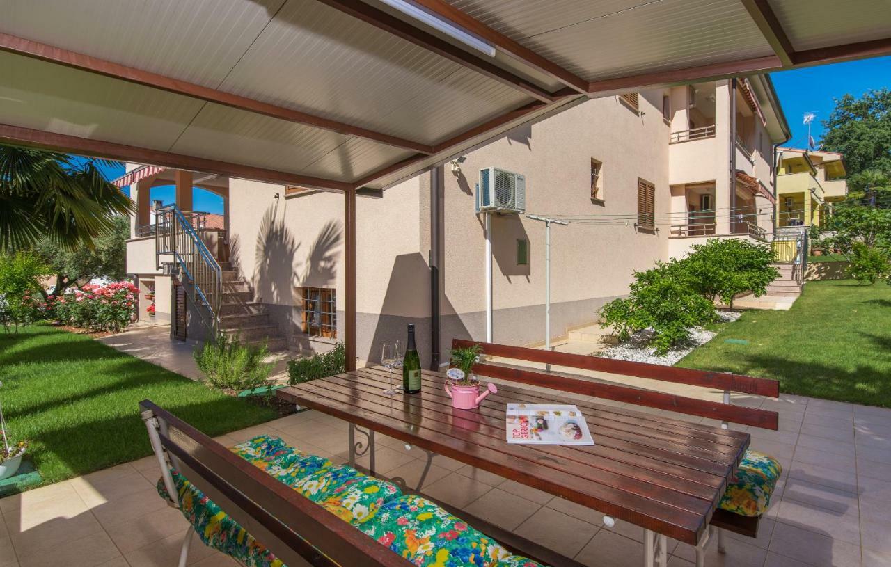 Apartments Villa Ana Πόρετς Εξωτερικό φωτογραφία