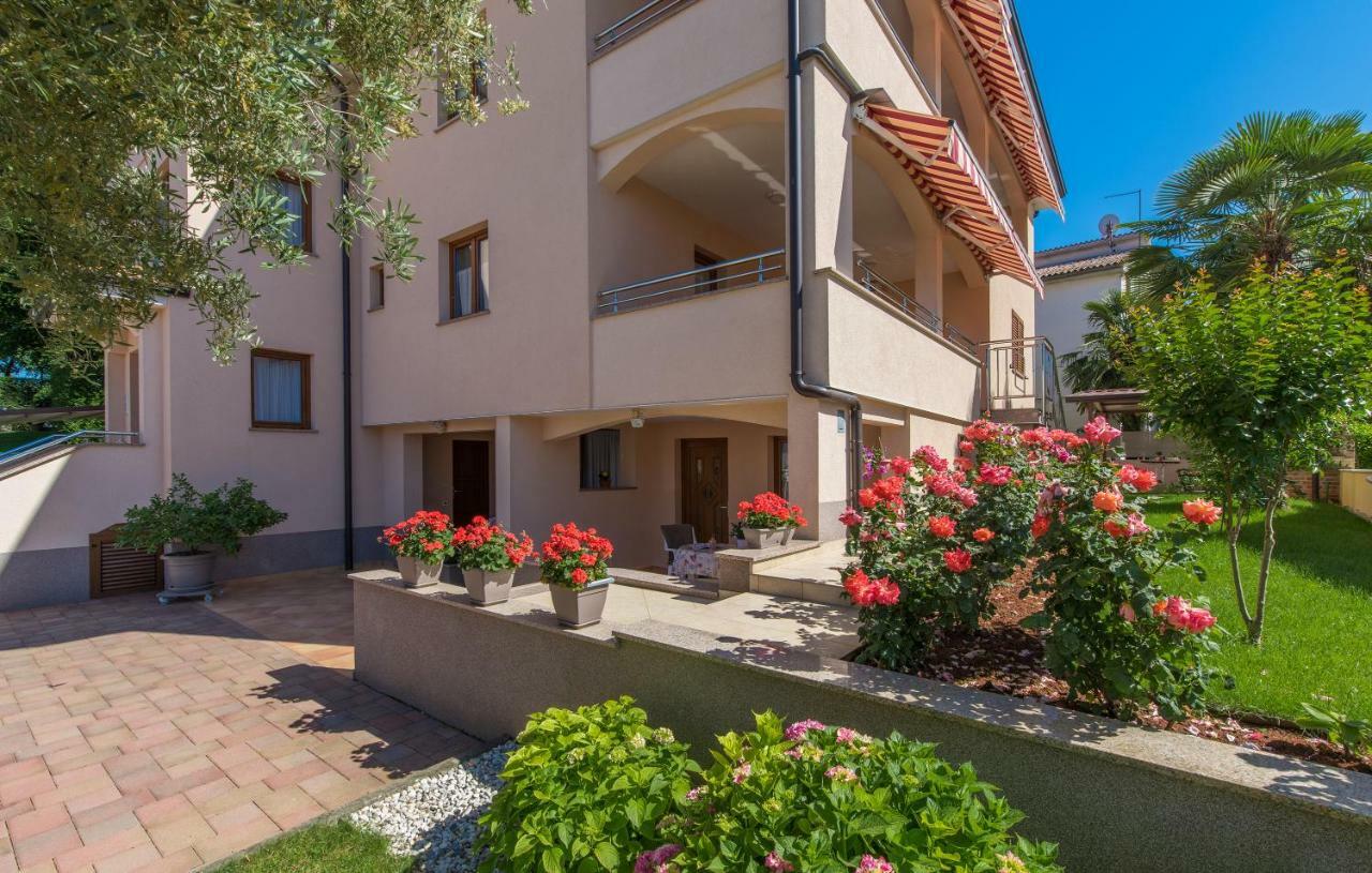 Apartments Villa Ana Πόρετς Εξωτερικό φωτογραφία